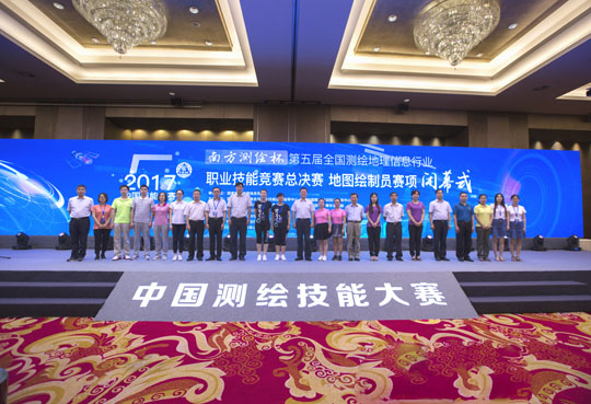 測繪技藝多日苦練終有成,南方測繪杯拉開帷幕 測繪技藝多日苦練終有成,南方測繪杯拉開帷幕