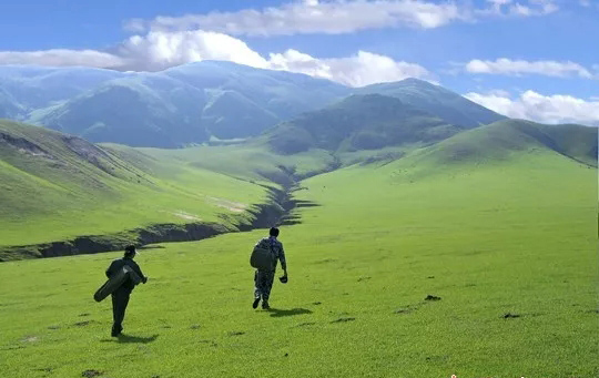 測繪隊員正在進行1：5萬數(shù)據庫更新數(shù)據采集